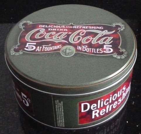 7643-6 € 5,00 coca cola koekjestrommel groen delicious doorsnee 17cm hoogte 8 cm